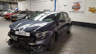 krockskadad bil auto Renault Mégane 1.3 TCE 115 16V 4DRS BENZ 1.332CC 85KW 116PK 2018/6