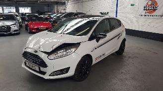 Damaged car Ford Fiesta 1.0 Ti-VCT 12V   BENZ 999CC 48KW 65PK 2016/1