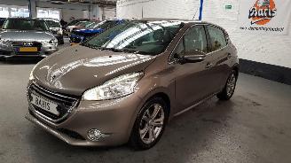 skadebil auto Peugeot 208 1.6 VTI 16V  BENZ 1.598CC 88KW 120PK 2014/1