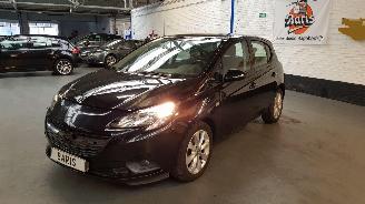 damaged passenger cars Opel Corsa 1.4 16V BENZ 1.398CC 66KW 90PK 2017/1