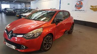 skadebil auto Renault Clio 0.9 ENERGY TCE 12V 4DRS BENZ 898CC 66KW 90PK 2013/9