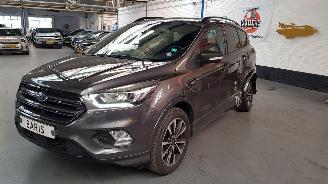 Coche accidentado Ford Kuga 1.5 ECOBOOST16V 120 SUV  BENZ 1.499CC 88KW 120PK 2017/10