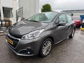 krockskadad bil auto Peugeot 208 1.2 AUTOMAAT PureTech GT-Line 2019/1