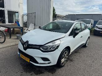 Damaged car Renault Clio Estate 1.5 dCi Ecoleader Zen BJ 2019 129.660 KM 2019/7