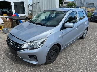 krockskadad bil auto Mitsubishi Space-star 1.2 Connect+ 2023/4