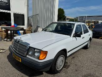 Auto incidentate Mercedes E-klasse 200-500 AUTOMAAT (W124) 200 BJ 1988 141.353 KM 1988/4