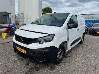 krockskadad bil auto Peugeot Partner 1.5 BlueHDI Premium 2021/10