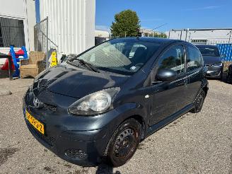 krockskadad bil auto Toyota Aygo 1.0-12V Comfort AUTOMAAT 2009/10