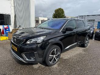 Damaged car Peugeot 5008 1.2 AUTOMAAT PureTech Allure BJ 2017 194.700 KM 2017/10