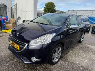 krockskadad bil auto Peugeot 208 1.2 PureTech Allure BJ  2010 142.305 KM 2010/4