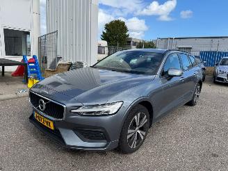 Auto incidentate Volvo V-60 2.0 AUTOMAAT B3 Momentum Advantage BJ 2020 173.834 KM 2020/11