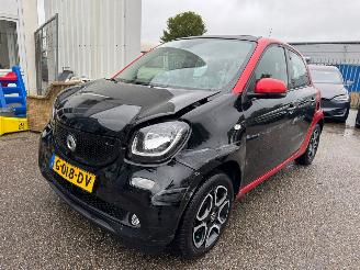 Voiture accidenté Smart Forfour EQ AUTOMAAT Business Solution 18 kWh BJ 2019 82.436 KM 2019/9
