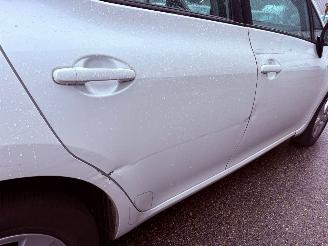 Toyota Auris 1.8 AUTOMAAT Full Hybrid Aspiration BJ 2012 305.866 KM picture 12