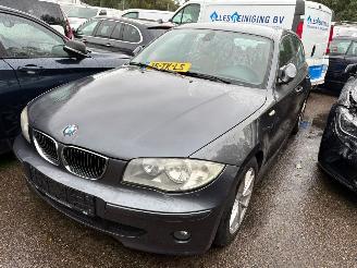 Vaurioauto  passenger cars BMW 1-serie 120i Graphite 2006/10