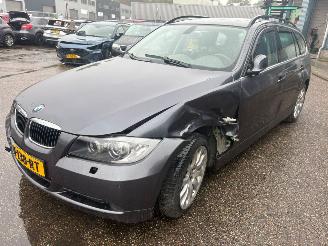 krockskadad bil auto BMW 3-serie Touring 325i AUTOMAAT 2006/1