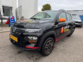 krockskadad bil auto Dacia Spring Comfort Plus 27 kWh AUTOMAAT 2022/11