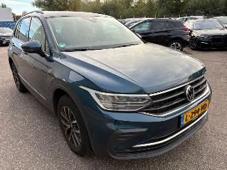 krockskadad bil auto Volkswagen Tiguan 1.5 TSI R-Line Business+ AUTOMAAT 2020/12
