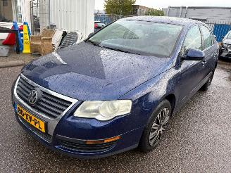 krockskadad bil auto Volkswagen Passat 1.6 FSI Trendline 2007/10
