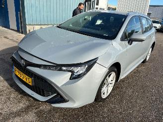 Voiture accidenté Toyota Corolla Touring Sports 1.8 AUTOMAAT  Hybrid Active BJ 2022 87.188 KM 2022/12