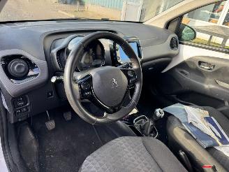 Peugeot 108 1.0 e-VTi Allure picture 11