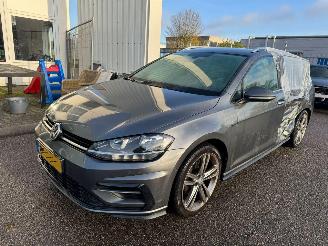 uszkodzony samochody osobowe Volkswagen Golf Variant 1.6 TDI Highline Business R 2017/10