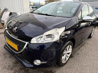 Voiture accidenté Peugeot 208 1.2 VTi Urban Soul AUTOMAAT 2013/10