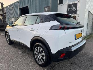 Peugeot 2008 1.2 PureTech Blue Lease Active picture 3