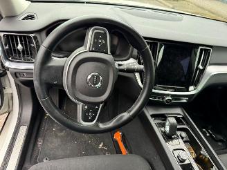 Volvo V-60 2.0 B3 Momentum Business AUTOMAAT picture 15