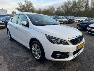 Peugeot 308 1.2 PureTech Blue Lease Active picture 6