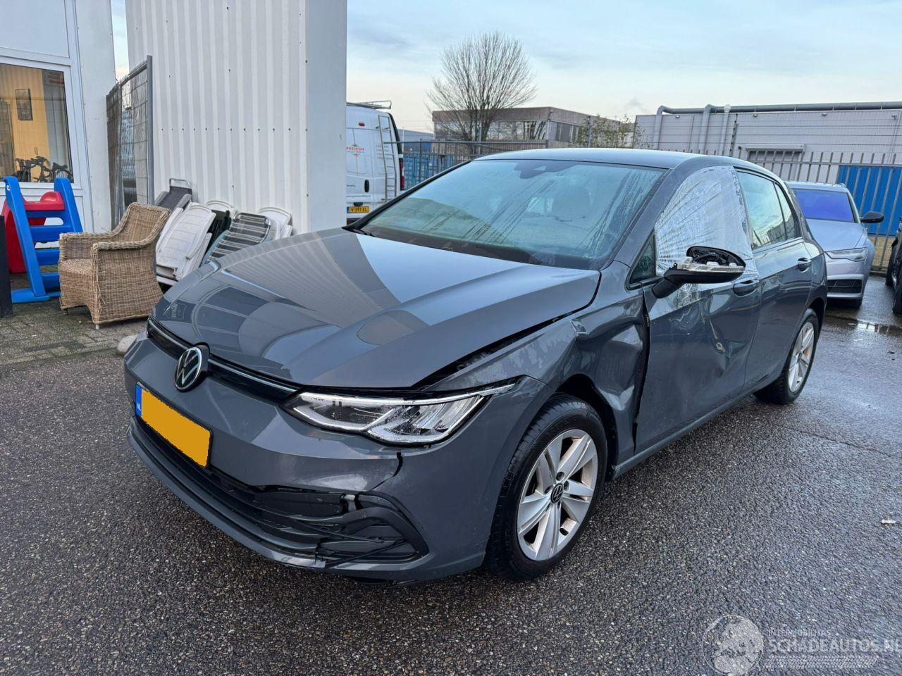 Volkswagen Golf 1.0 eTSI Life AUTOMAAT