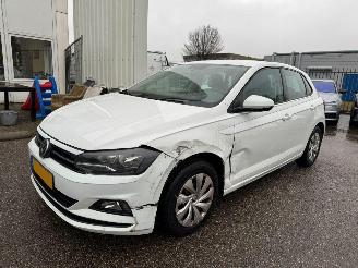 uszkodzony samochody osobowe Volkswagen Polo 1.0 MPI Comfortline BJ 2018 204.572 KM 2018/9
