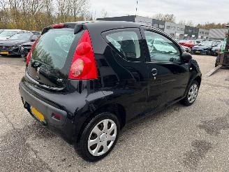 Peugeot 107 1.0-12V XR BJ 2010 147.936 KM picture 5