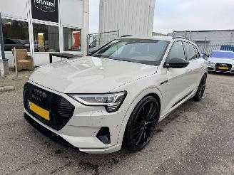 Vaurioauto  passenger cars Audi E-tron e-tron 55 quattro advanced 95 kWh AUTOMAAT 2019/12