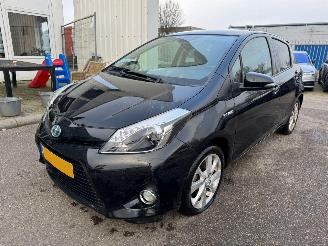 Vaurioauto  passenger cars Toyota Yaris 1.5 Full Hybrid Dynamic AUTOMAAT 2012/9
