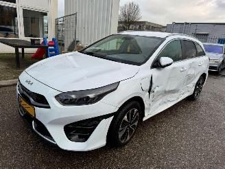 Auto incidentate Kia Cee d Sportswagon 1.6 AUTOMAAT GDI PHEV DynamicPlusLine BJ 2023 74.883 KM 2023/1