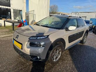 Voiture accidenté Citroën C4 cactus 1.2 PureTech Shine BJ 2015 160.986 KM 2015/11