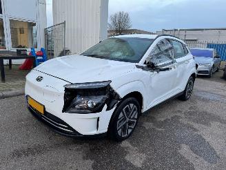 Unfallwagen Hyundai Kona EV Comfort AUTOMAAT 64 kWh BJ 2023 31.431 KM 2023/4