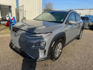 Schadeauto Hyundai Kona EV Premium Sky 64 kWh 2020/12