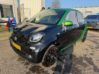 krockskadad bil auto Smart Forfour electric drive passion 18 kWh 2018/5