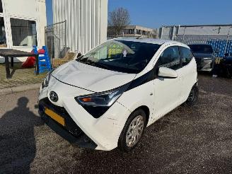 skadebil auto Toyota Aygo 1.0 VVT-i x-play AUTOMAAT 2021/10