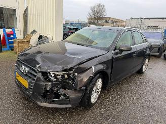 damaged passenger cars Audi A3 Sportback 1.4 TFSI Ambiente Pro Line plus AUTOMAAT 2013/5