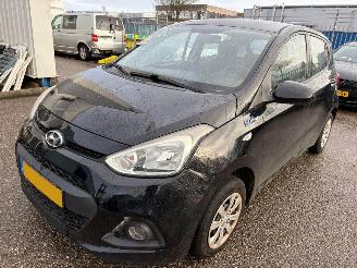 krockskadad bil auto Hyundai I-10 1.0i i-Motion Comfort 2014/2