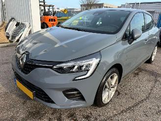 Vaurioauto  passenger cars Renault Clio 1.0 TCe Zen 2021/3