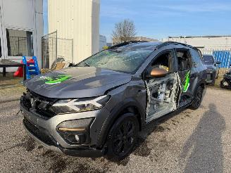 krockskadad bil auto Dacia Jogger 1.0 TCe 110 Extreme 7p. 2025/3