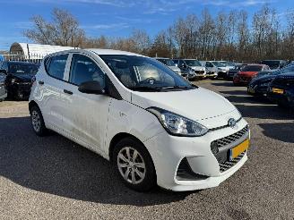 skadebil auto Hyundai I-10 1.0i i-Drive 2019/1