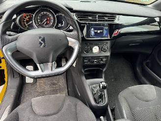 Citroën DS3 Cabrio 1.2 VTi Chic picture 11