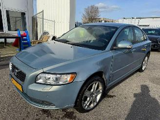 uszkodzony samochody osobowe Volvo S-40 2.0 Momentum 2010/1