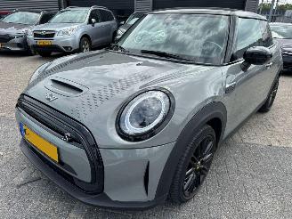 skadebil auto Mini Mini Yours 33 kWh AUTOMAAT 2021/4