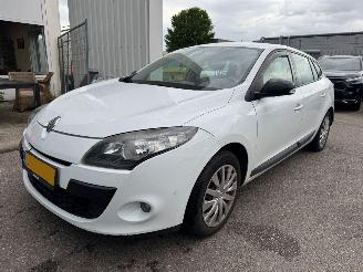 Damaged car Renault Mégane Estate 1.5 AUTOMAAT dCi Expression 2011/8