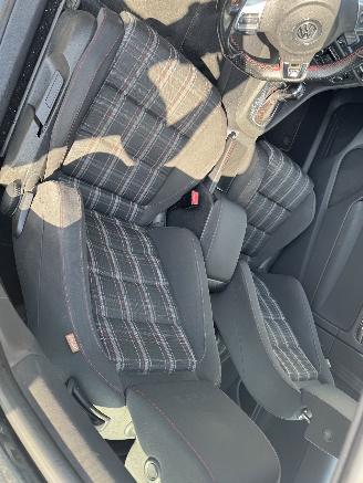 Volkswagen Golf 2.0 GTI picture 10